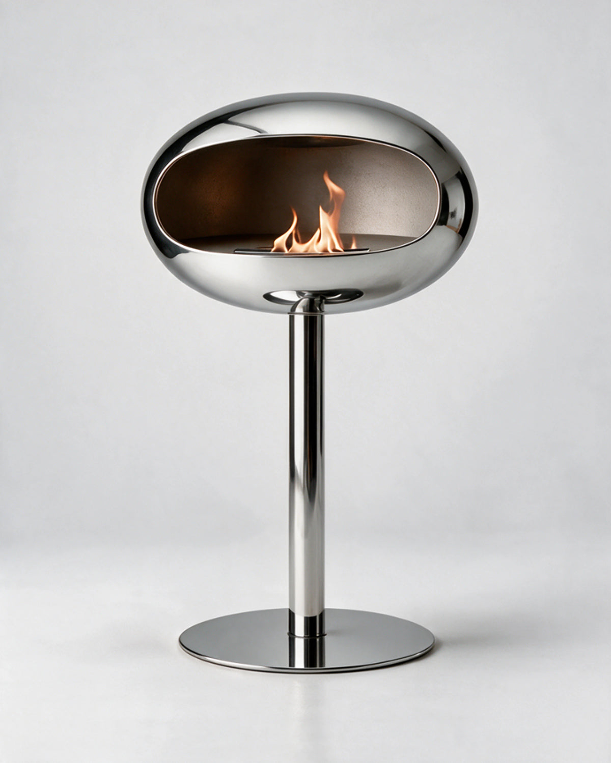 Cheminée bioéthanol sur pied Kumo chrome effet miroir, vue de face
